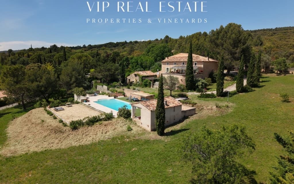 Luberon, Saint Saturnin les Apt with panoramic view - 1_a_0.jpg