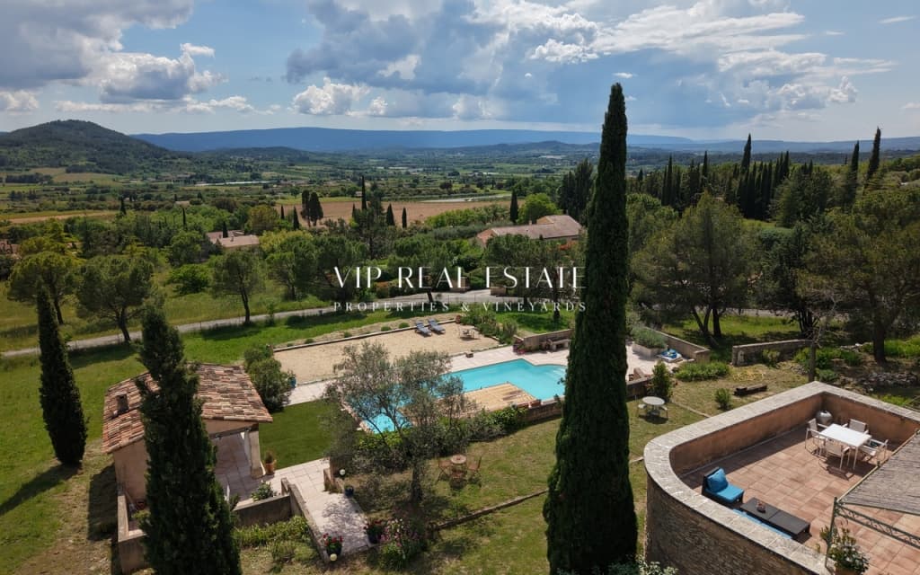 Luberon, Saint Saturnin les Apt with panoramic view