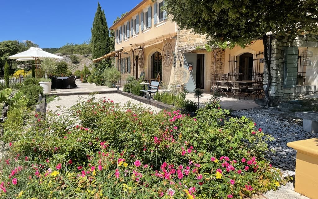 Gordes, country house on 7 ha with panoramic views. - image00044_copie_0.jpeg