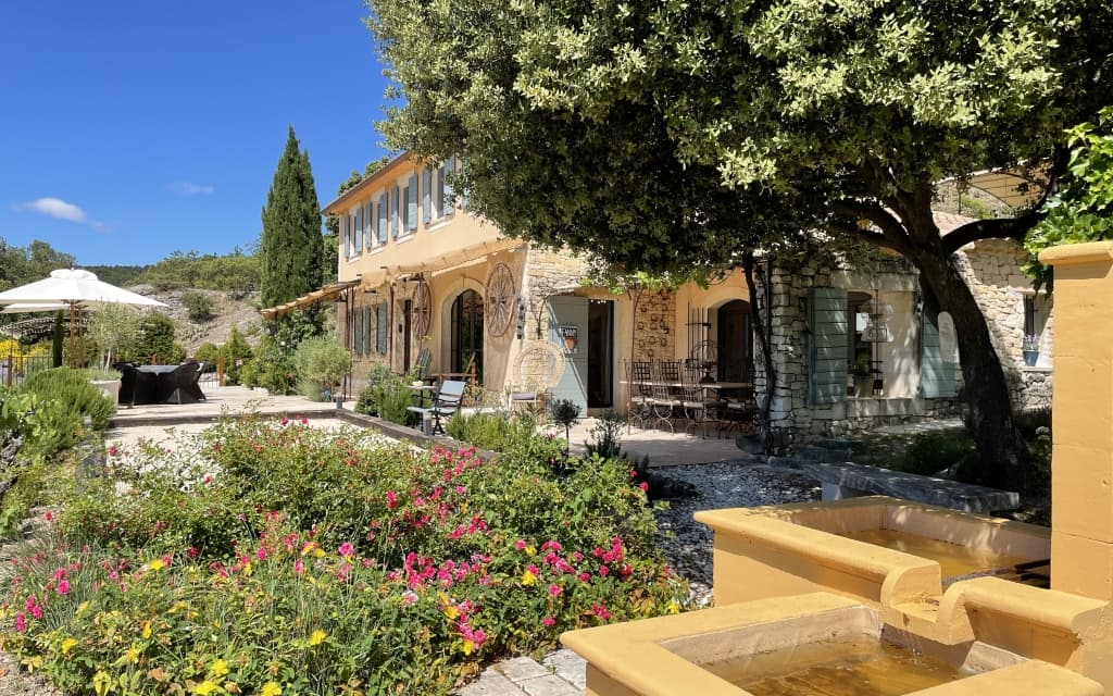 Gordes, country house on 7 ha with panoramic views. - image00050_copie.jpeg