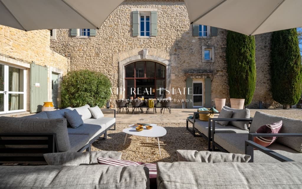 Former Winery Property at the Gates of Luberon - la_cour_des_sens-14.jpg