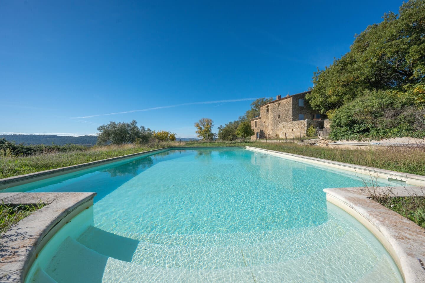 Cucuron Seigneur - PHOTO PISCINE.jpg