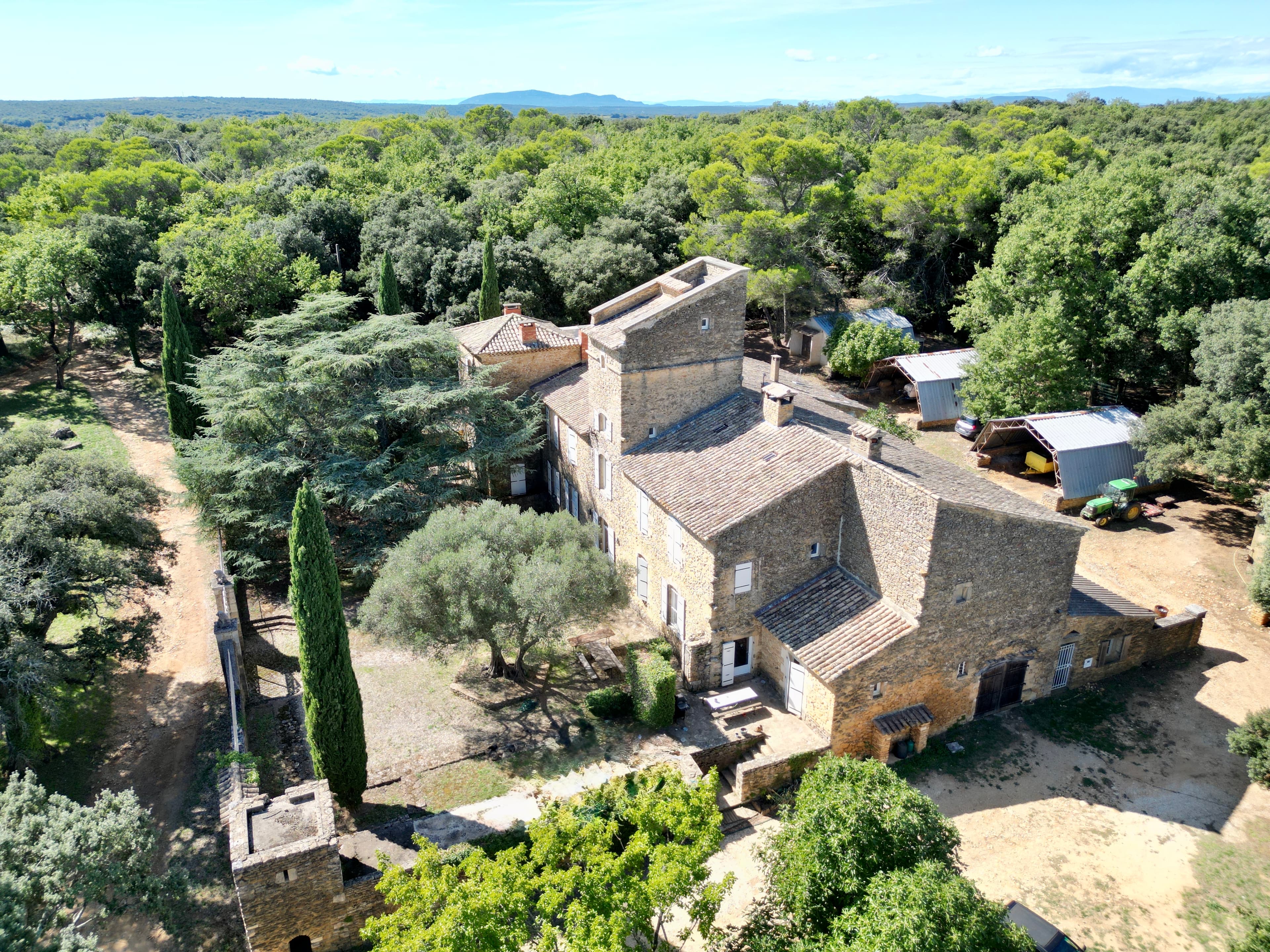 Domaine rural entre Uzès et Avignon - dji_fly_20250915_150914_658_1758017004953_photo.jpg