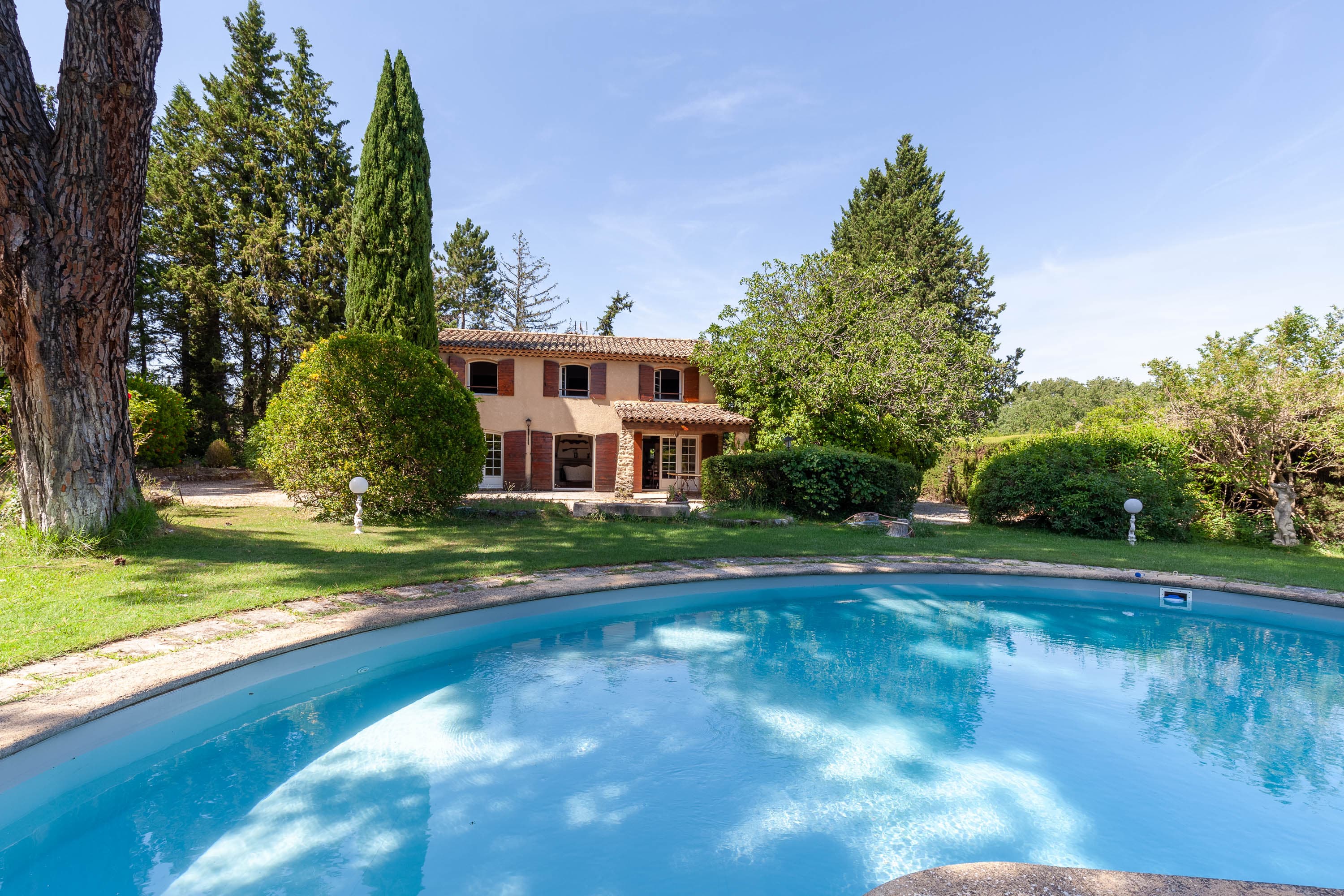 Cucuron charming country house